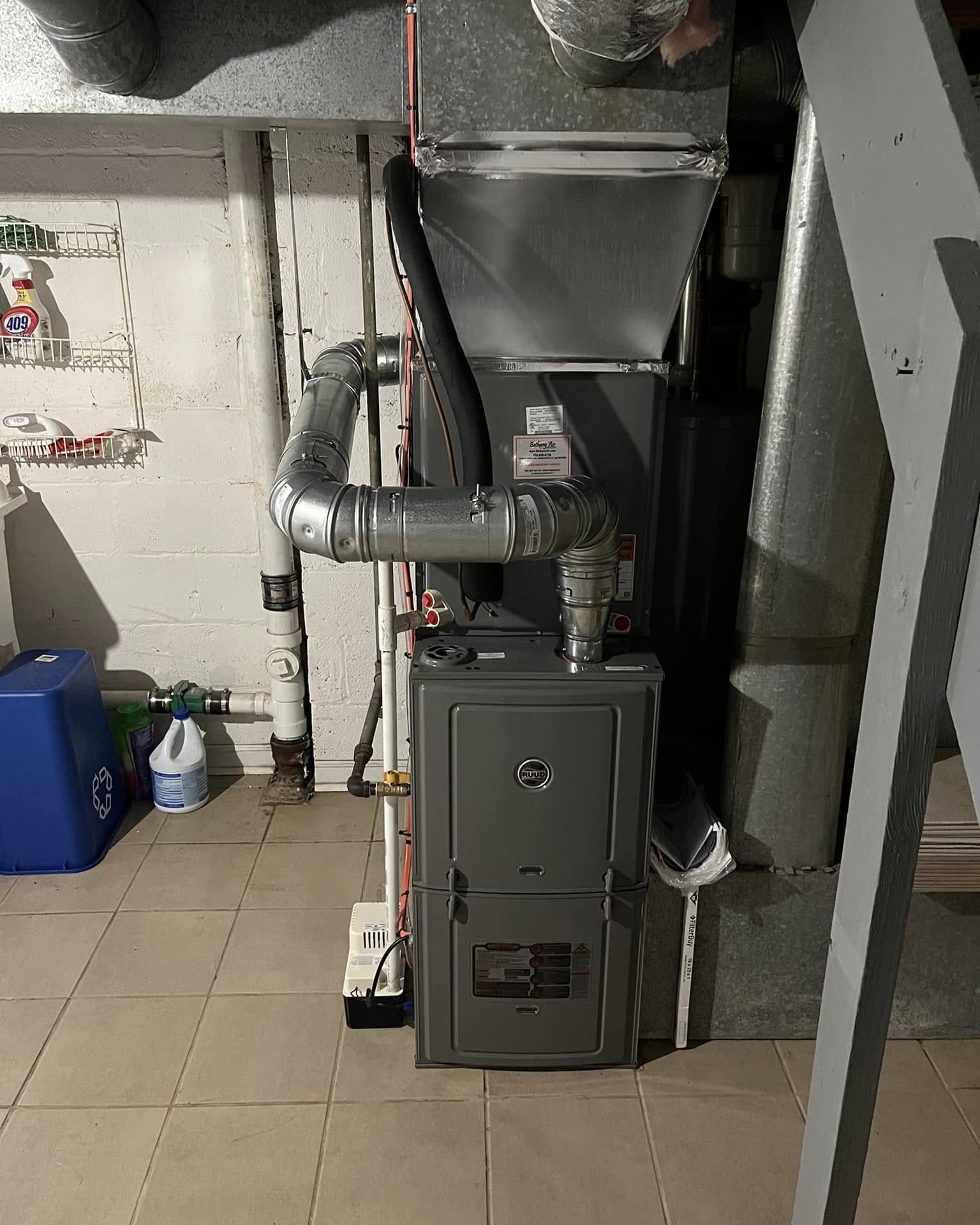 HVAC Contractor in West Annapolis MD HVAC technician from the HVAC contractor in West Annapolis, MD, working on a Goodman unit outside a building.